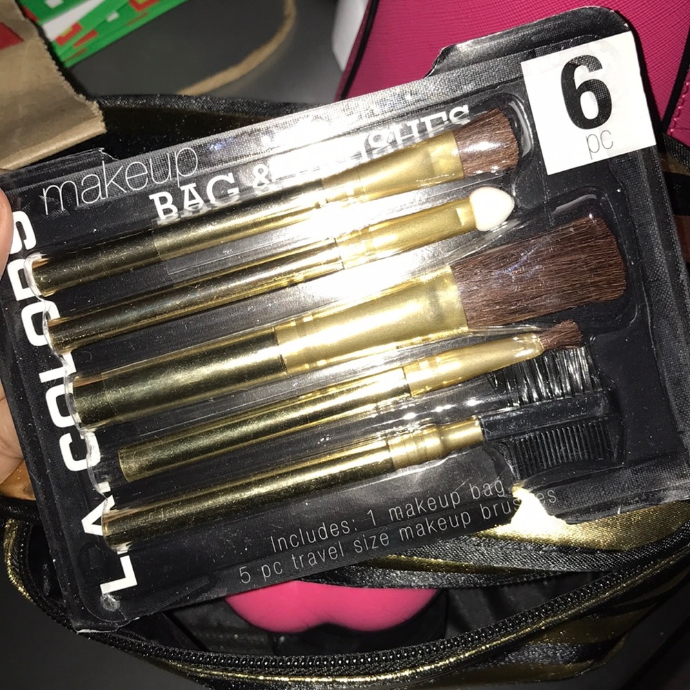 Makeup brushes